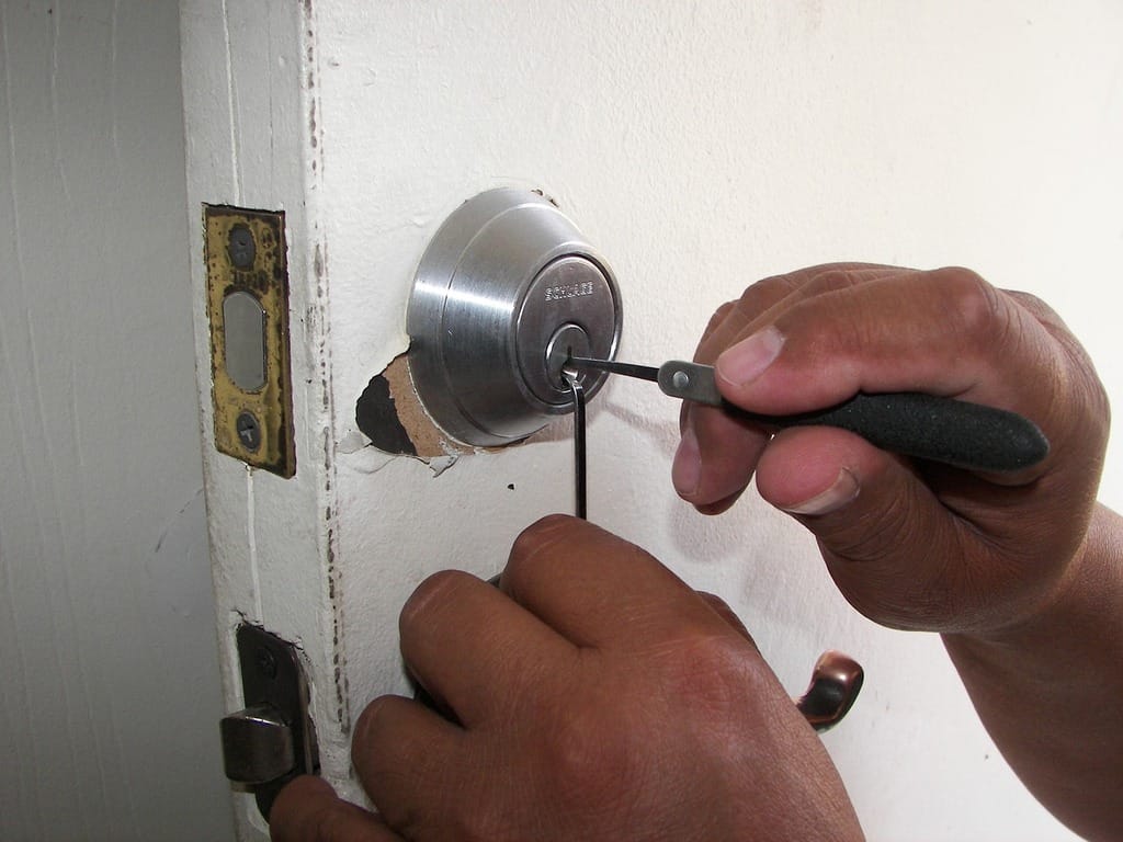Green Locksmith mobile service in Los Angeles